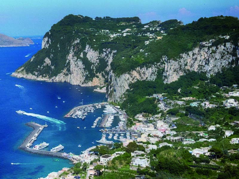 IL PORTO TURISTICO E’ DEL COMUNE DI CAPRI