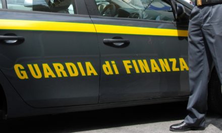 FINANZA: FALSE RESIDENZE