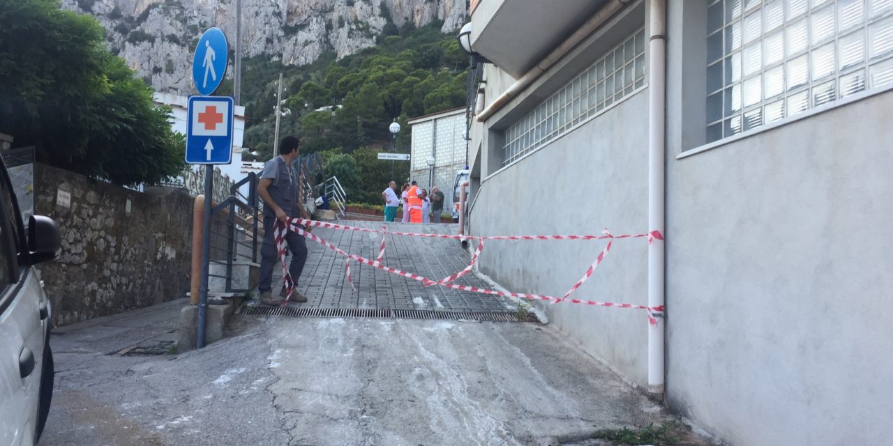 AL CAPILUPI LE AMBULANZE ARRIVANO SULLA STRADA TRA BUS AUTO E QUANT’ALTRO