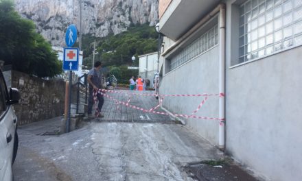 AL CAPILUPI LE AMBULANZE ARRIVANO SULLA STRADA TRA BUS AUTO E QUANT’ALTRO