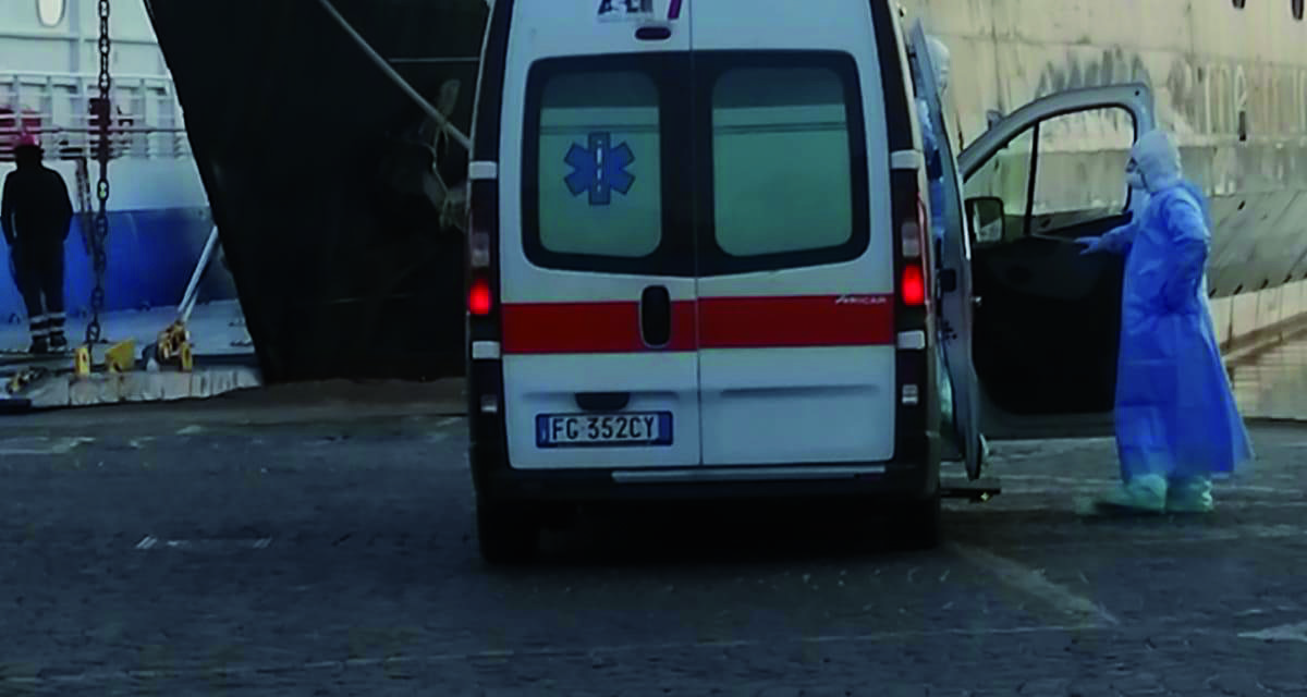 TRASFERITA AL CENTRO COVID DEL LORETO MARE LA DONNA DI CAPRI POSITIVA AL COVID19 con un’ambulanza dotata di biocontenimento