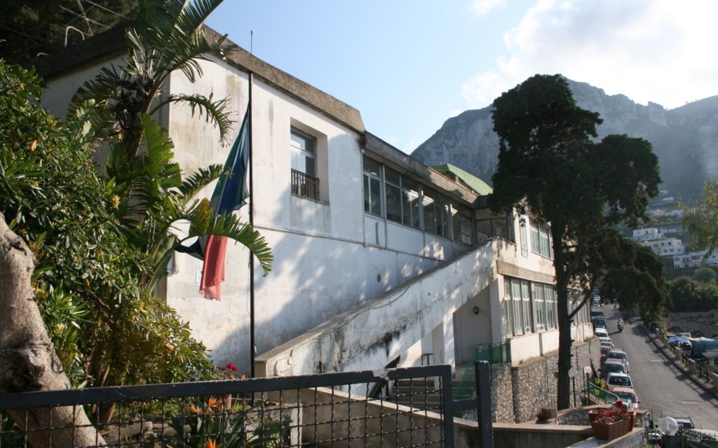 POCHI GIORNI PER IL NUOVO CENTRO VACCINALE ALL’EX ISTITUTO ALBERGHIERO DI MARINA GRANDE