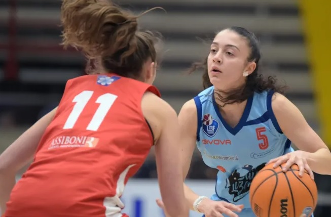 IL COVID FERMA IL BLUE LIZARD CAPRI Rimandata la sfida contro Civitanova Marche, tra una settimana le ragazze di coach Della Libera andranno in trasferta a Matelica