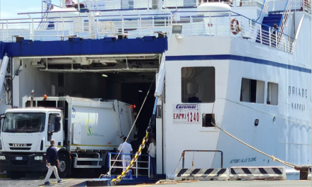 NAVE CAREMAR: CAMION SENZA AUTISTI I mezzi vengono solo imbarcati, gli autisti “scendono” e poi in porto ne “salgono” altri, grande stato di pericolo