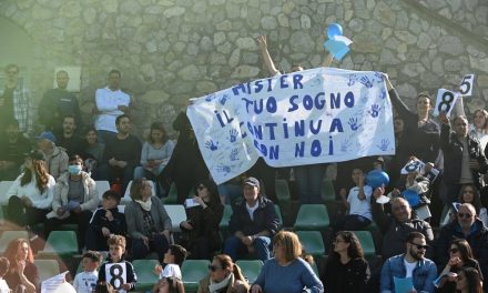 CAPRI ANACAPRI: RIONE TERRA O CELLOLE L’AVVERSARIO PER LA SEMIFINALE SPAREGGIO Continua il lavoro in allenamento della Givova Capri Anacapri in vista della semifinale spareggio. Capresi teste di serie anche per l’eventuale finale.